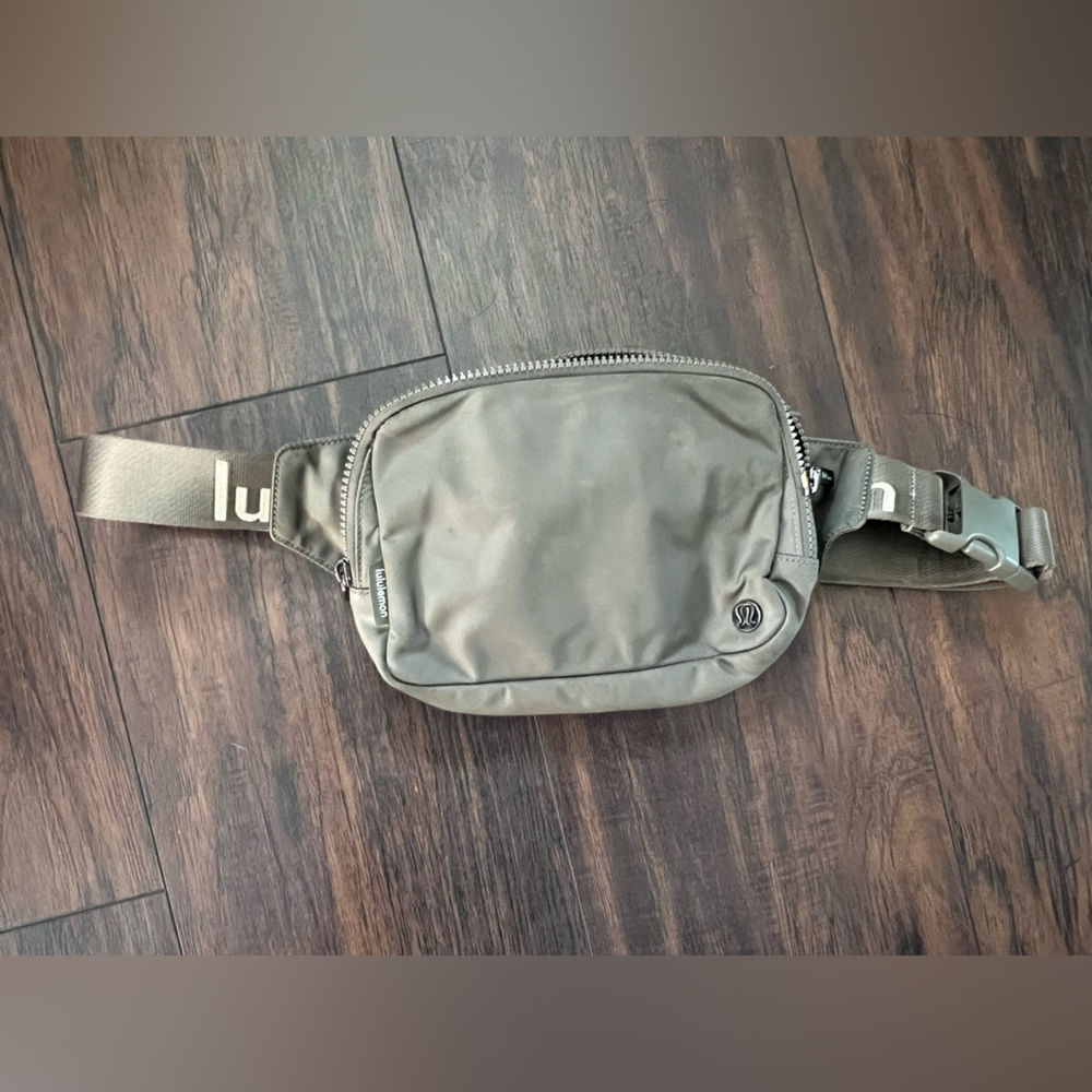 Lululemon Everywhere Belt Bag